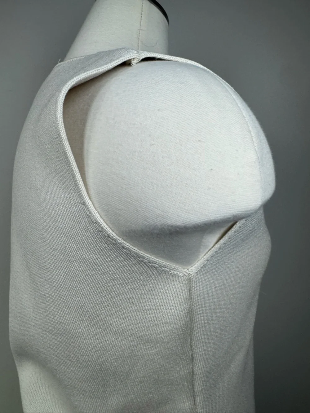 Zara Ivory V-Neck Sleeveless Knit Top with Gold Buttons Medium - Picture 2 of 7